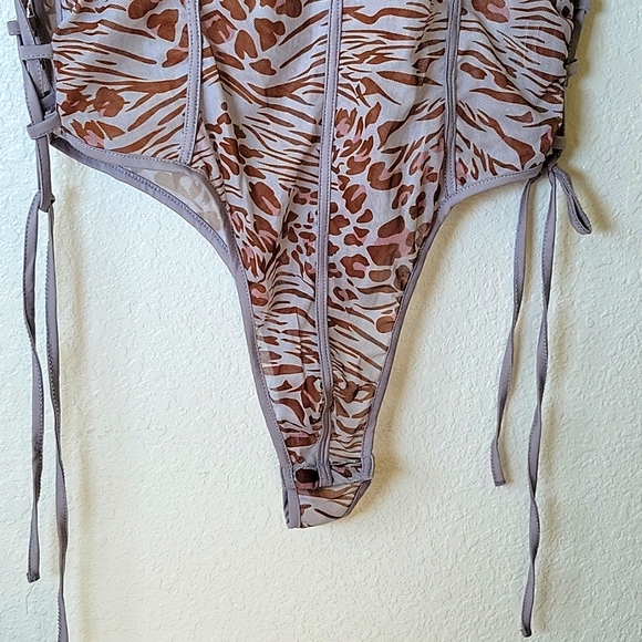 Sheer Leopard string body suit - Picture 4 of 4